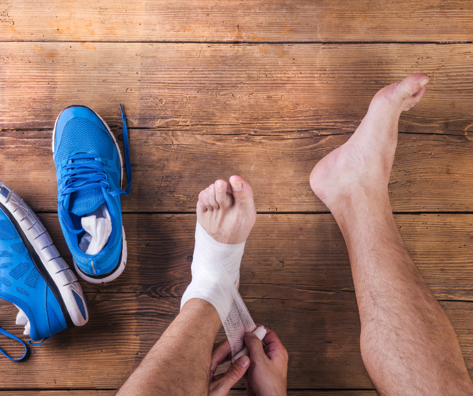 wrapping foot in bandage